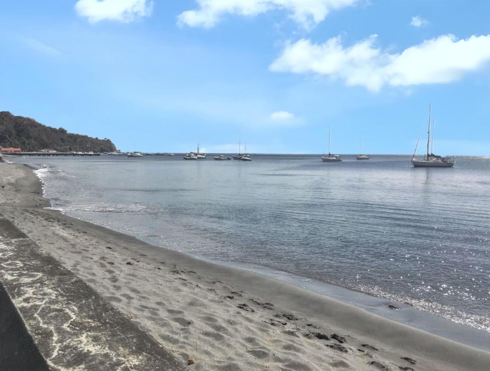 Maison de 2 chambres a Saint Pierre a 5 m de la plage avec vue sur la mer terrasse amenagee et wifi Extérieur photo