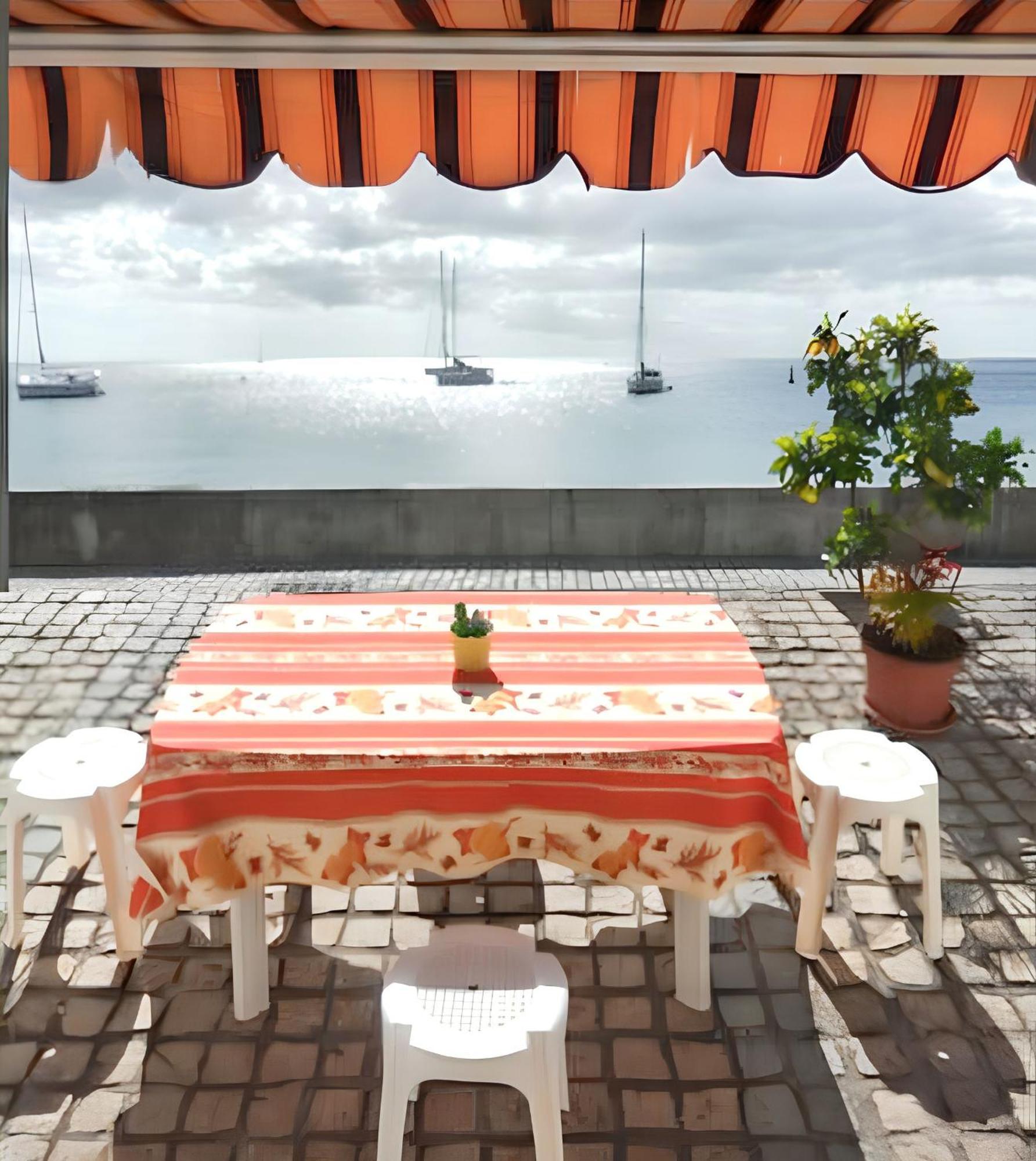 Maison de 2 chambres a Saint Pierre a 5 m de la plage avec vue sur la mer terrasse amenagee et wifi Extérieur photo